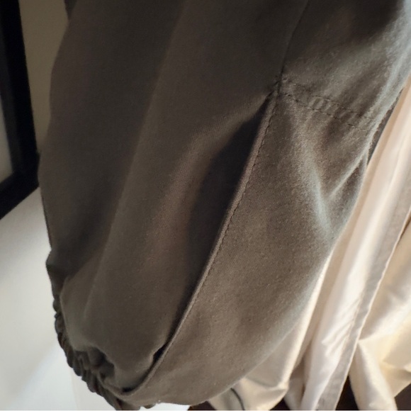 Howard Wolf Green Windbreaker with Relaxed Fit and Foldable Collar - Picture 8 of 11